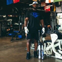 2023 Louisville Slugger Everett Williams 2.0 12" USSSA Slowpitch Softball Bat: WBL2738010 -Baseball Equip Shop 2023 Louisville Slugger Everett Williams Pass Em Out Slowpitch Softball bat Lifestyle 3